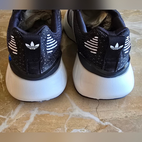 Adidas Swift Run 22 Women's Shoes, Sz 7.5 - Picture 9 of 12